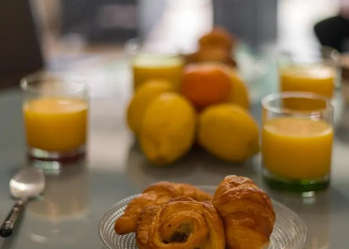 Le Virgil -piscine - Parking Prive - Calme Wifi * マントン