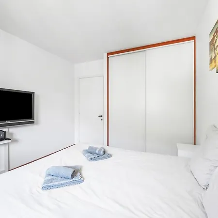 Apartamento Le Virgil -piscine - Parking Prive - Calme Wifi *