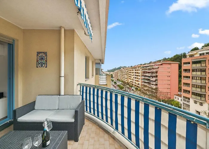 Le Virgil -piscine - Parking Prive - Calme Wifi Apartment Menton